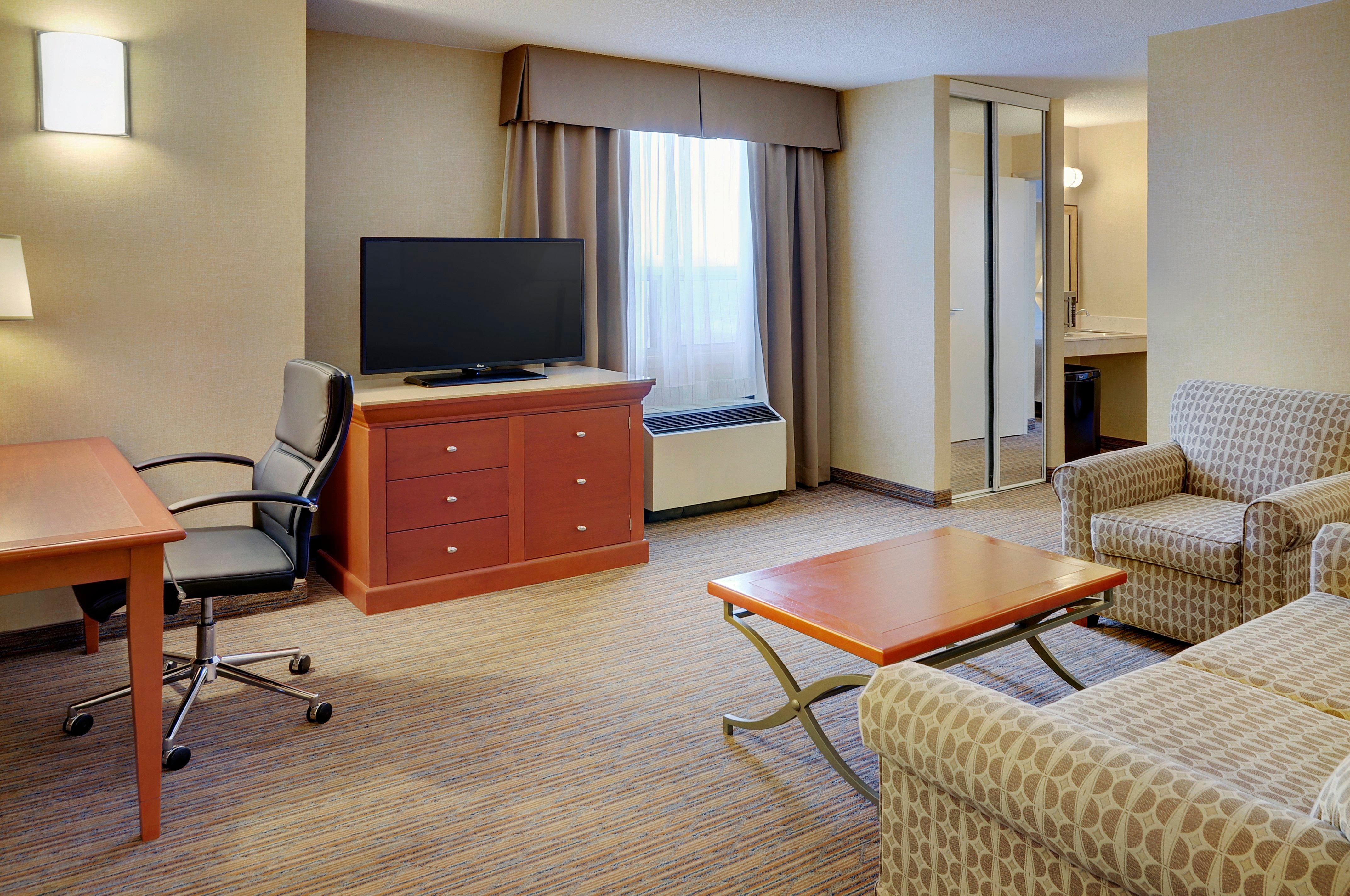 Holiday Inn Hotel & Suites London By Ihg Exterior photo